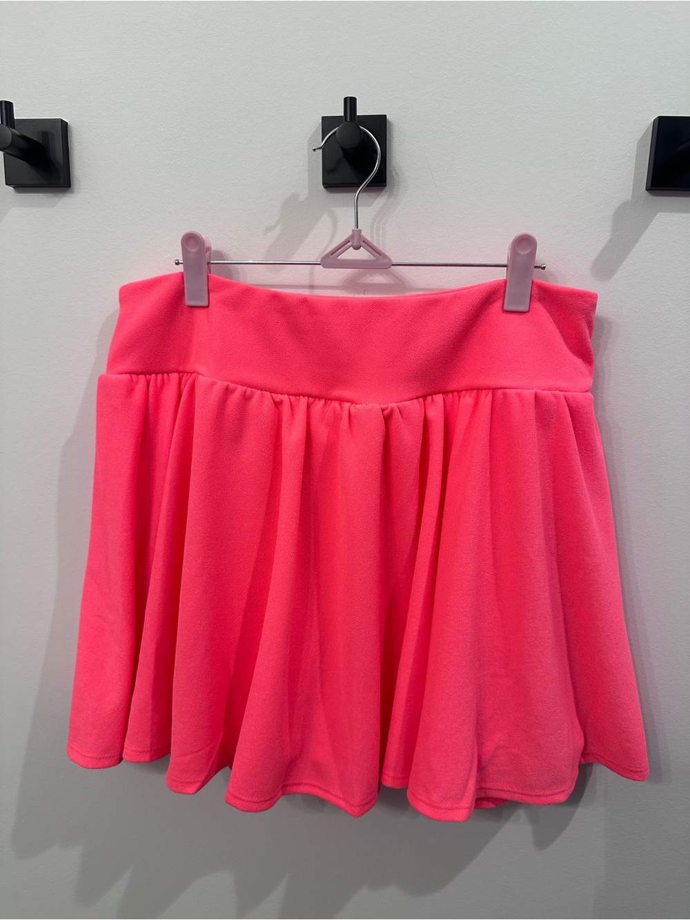 NWOT XL white birch Neon Pink skort